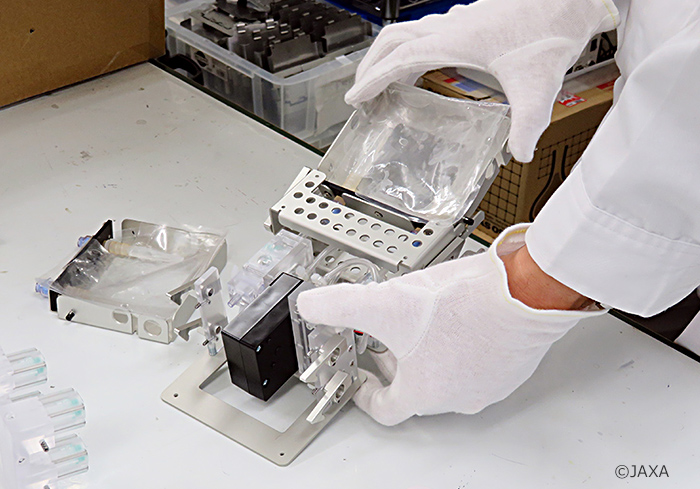 細胞培養実験用自動溶液交換器具 JAXA 高砂電気工業